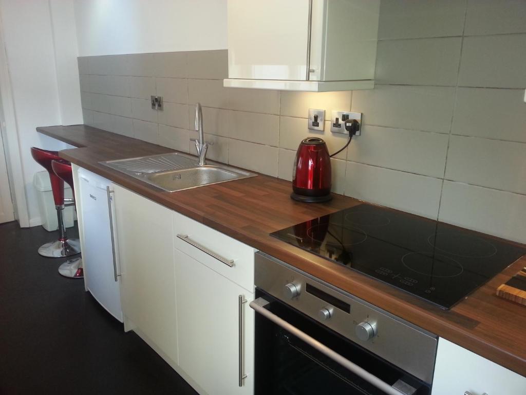 45 The Square Holiday Apartments Скарборо Номер фото